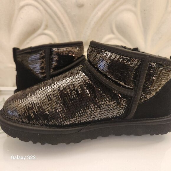 UGG Classic UL Mini Mirror Ball Boots. Black. NIB. Size 6 - Picture 8 of 13